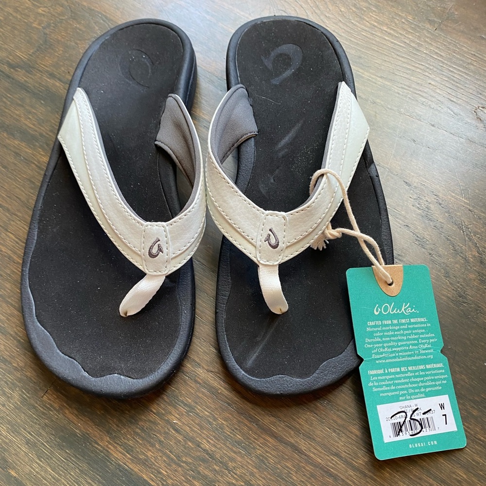 NWT Olukai Ohana sandals with white strap sz7 (eur 37)